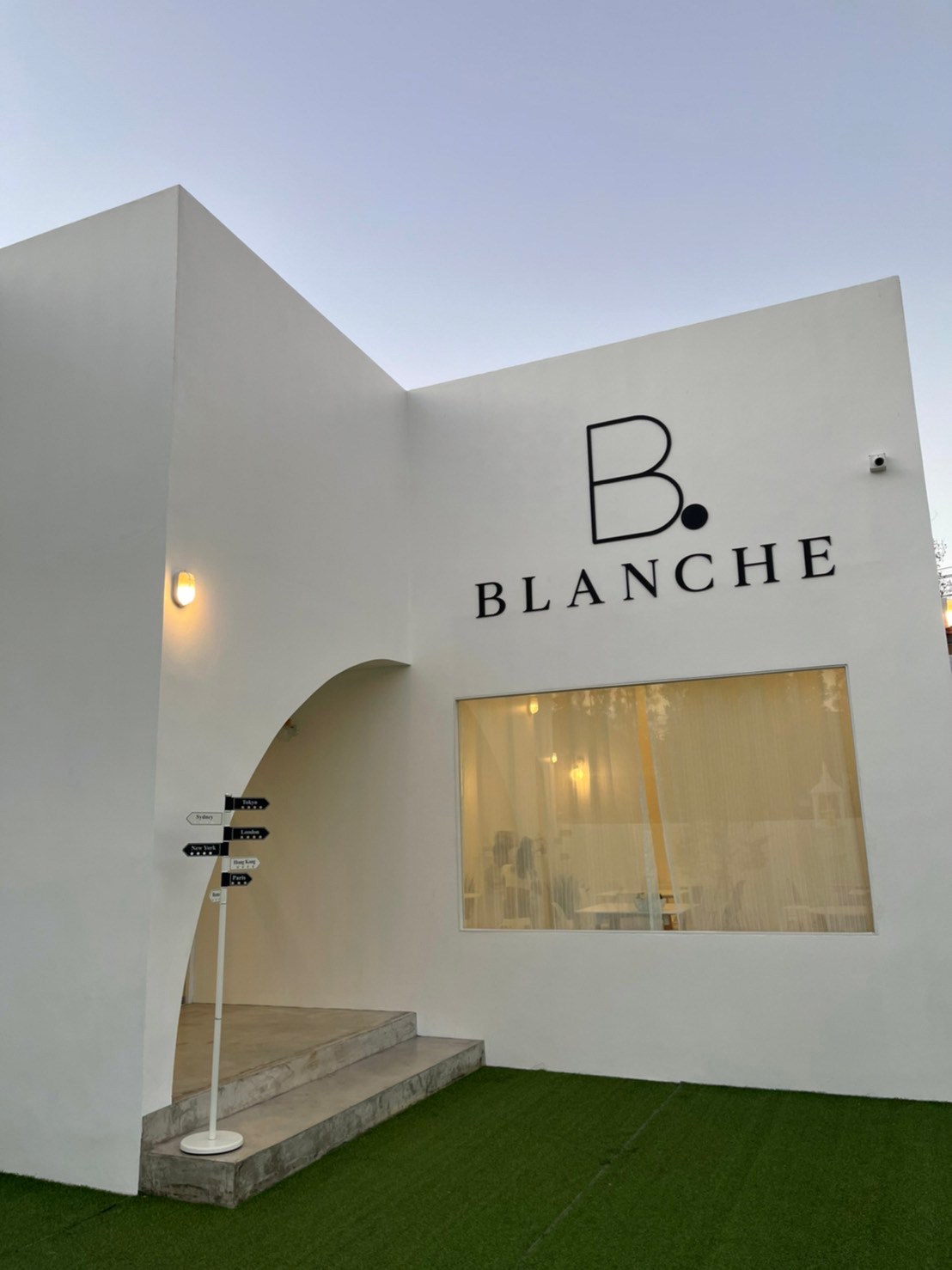 b.blanche คาเฟ่มินิมอลสุดคูล โคราช