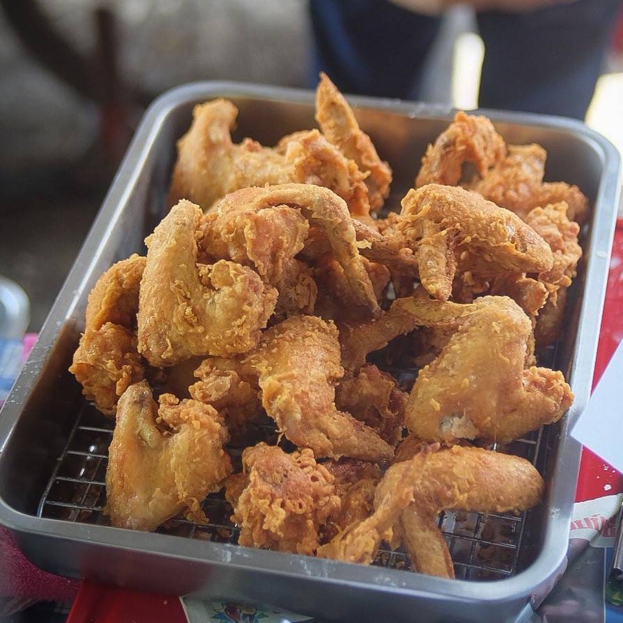 ฟ้าไก่ทอด ตำนานไก่ทอด เจ้าดังตลาดน้อย