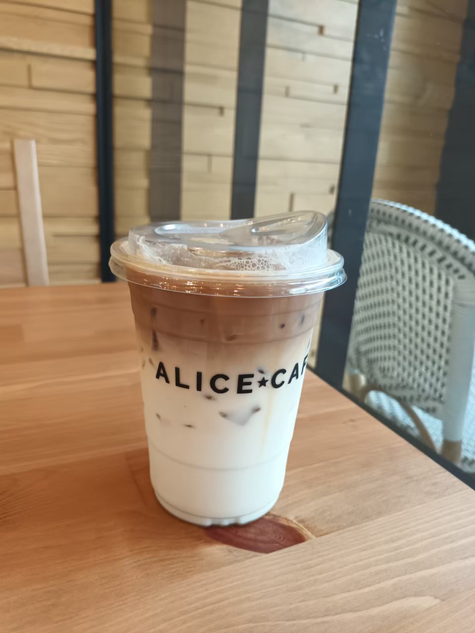 Alice Cafe ชิฟฟอน มะพร้าว เจ้าอร่อย ย่านพระนคร