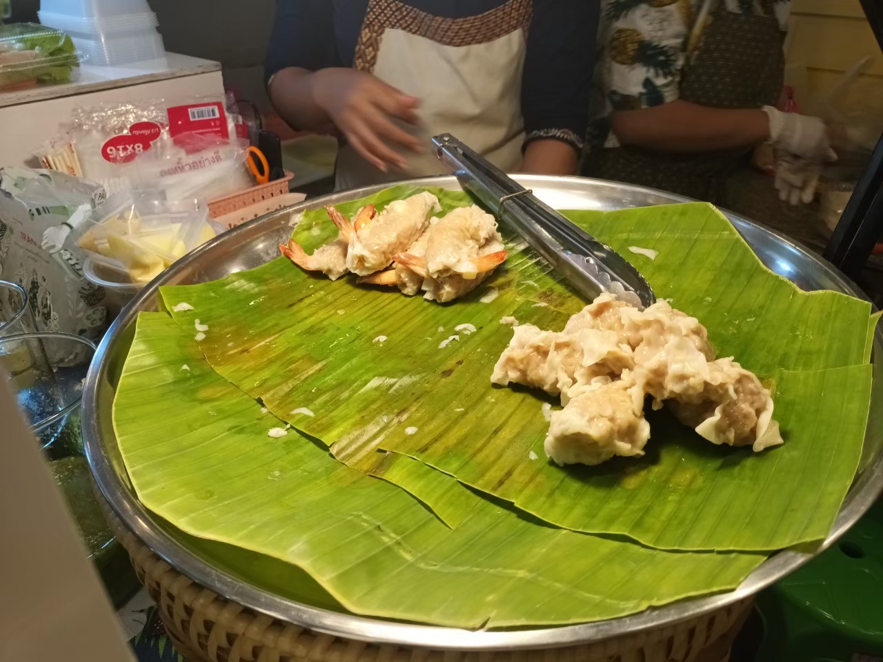 เกี๊ยวต้ม แสนอร่อย ร้านช่อม่วง แห่งดิโอลด์ สยาม