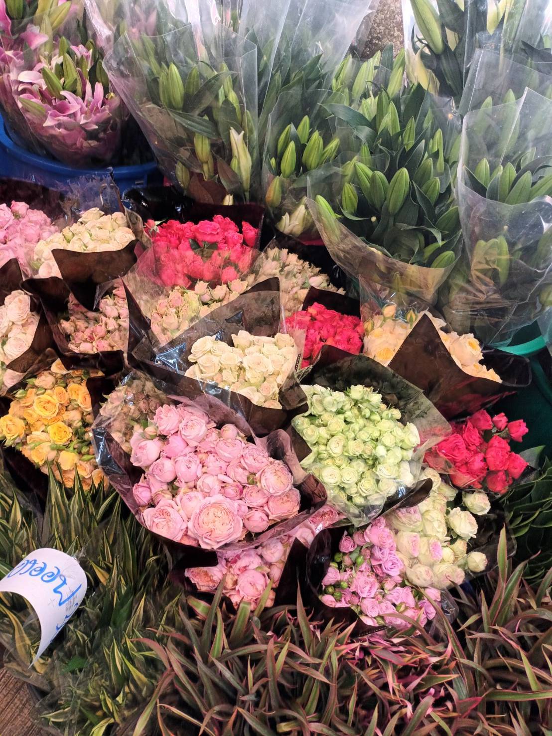 ปากคลองตลาด พื้นที่ แห่ง ความสุข ของคนชอบ ดอกไม้ เดินเที่ยวได้ทั้งวัน