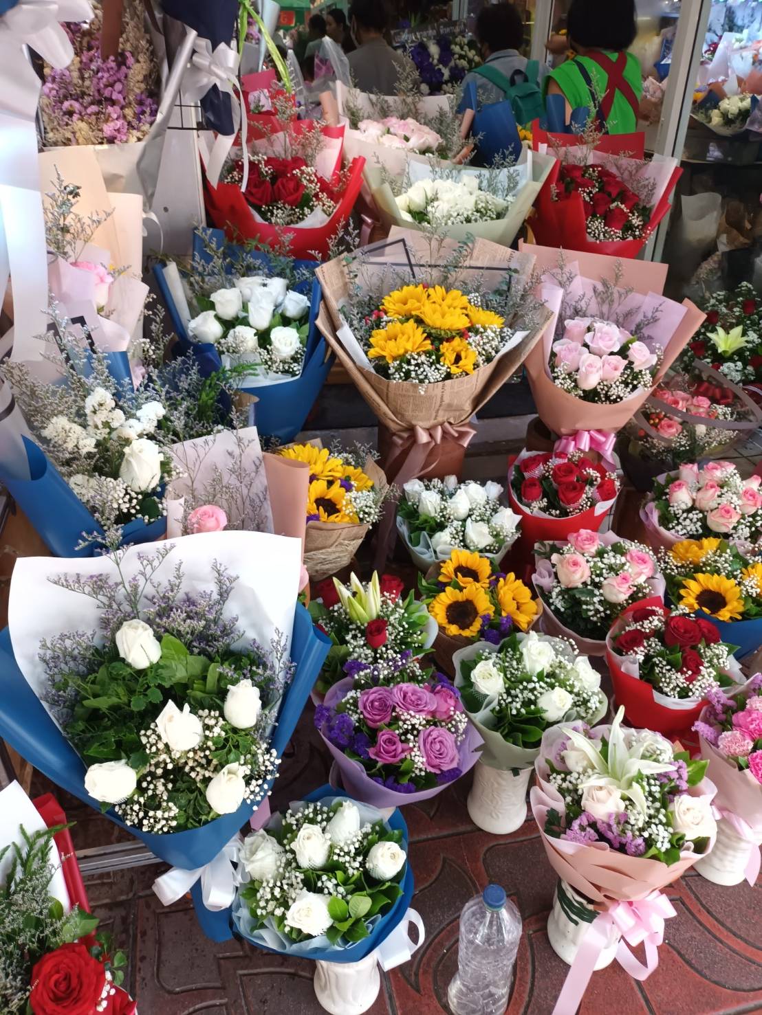 ปากคลองตลาด พื้นที่ แห่ง ความสุข ของคนชอบ ดอกไม้ เดินเที่ยวได้ทั้งวัน