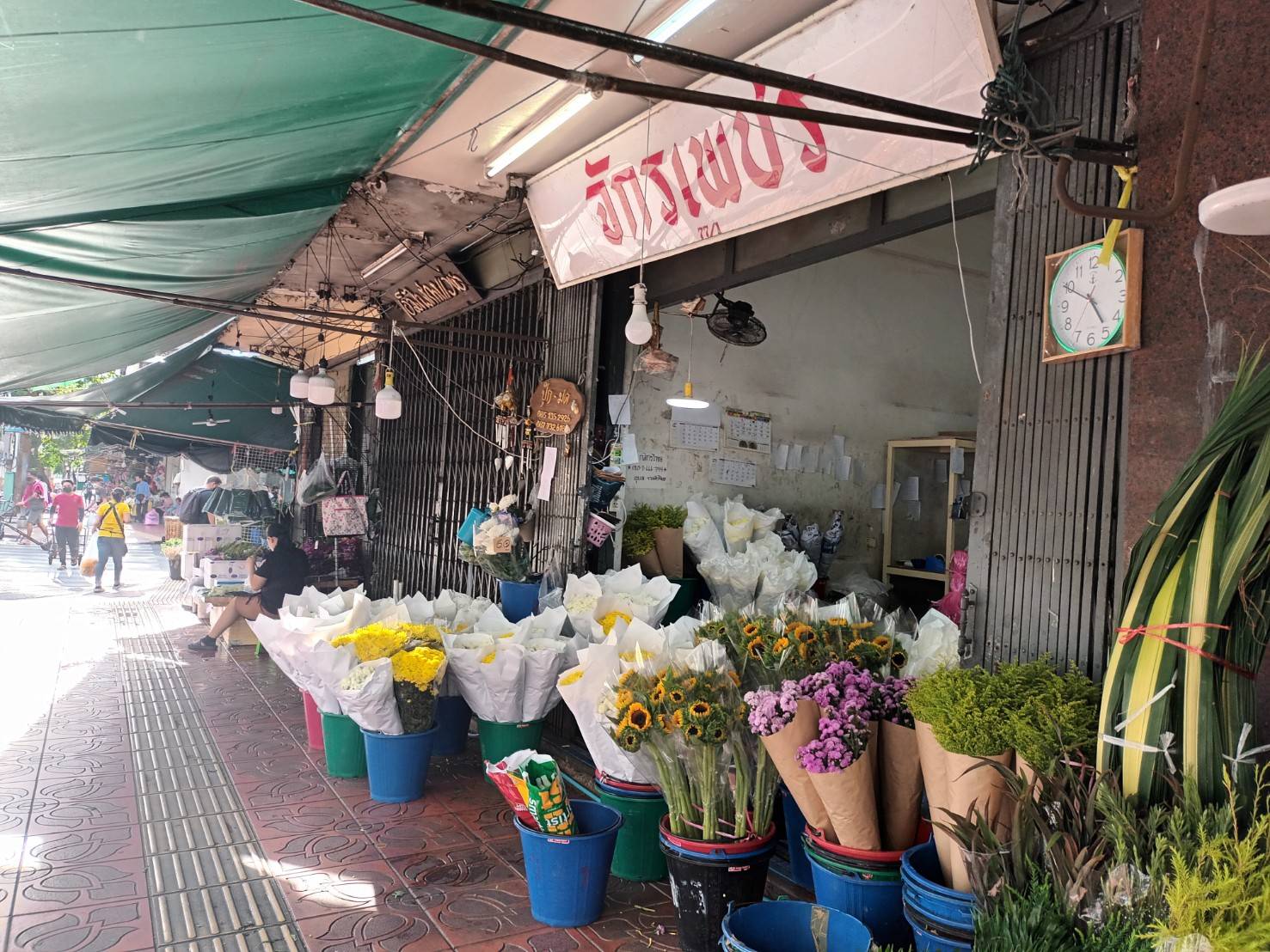 ปากคลองตลาด พื้นที่ แห่ง ความสุข ของคนชอบ ดอกไม้ เดินเที่ยวได้ทั้งวัน